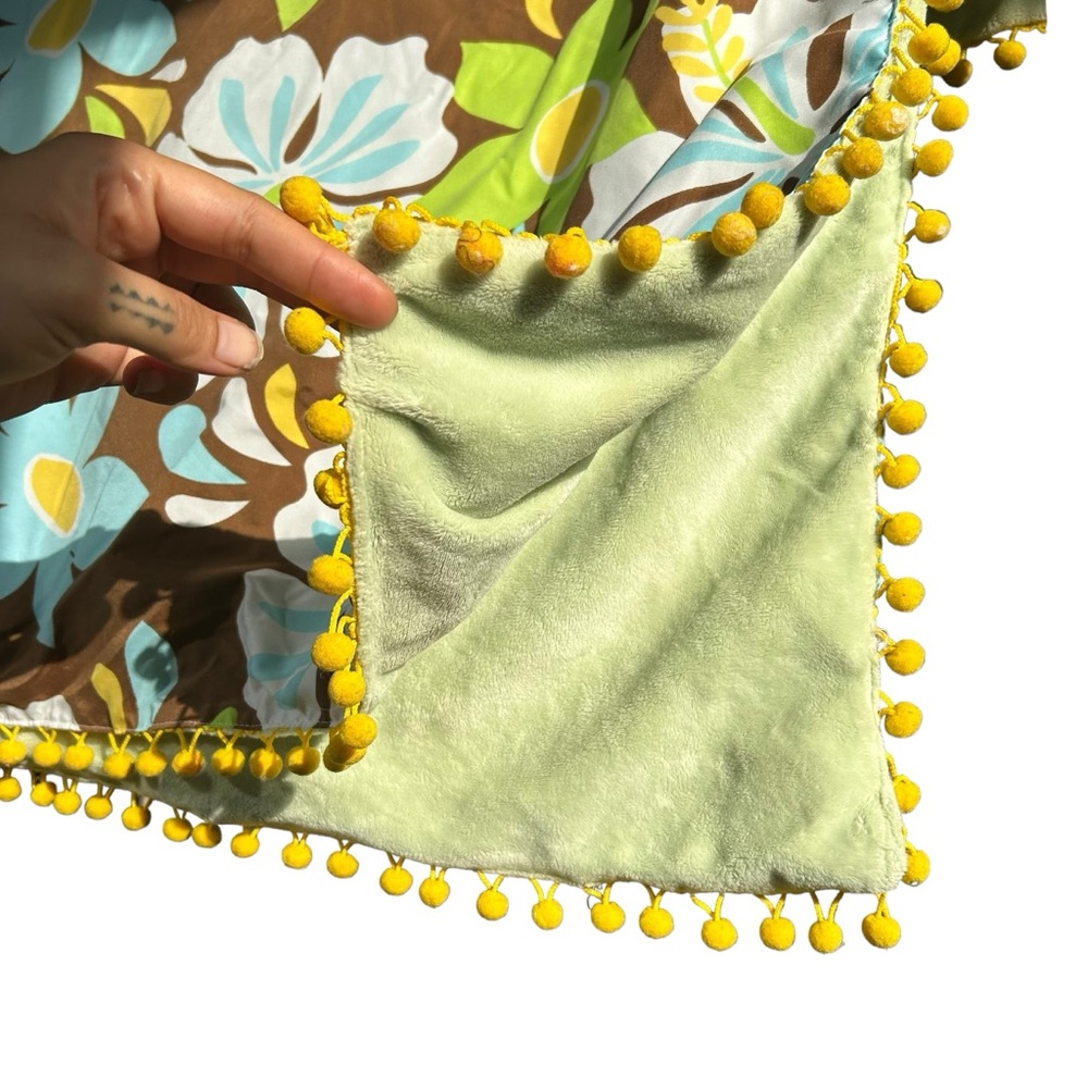 Green aloha print beach blanket - Picture 1 of 14